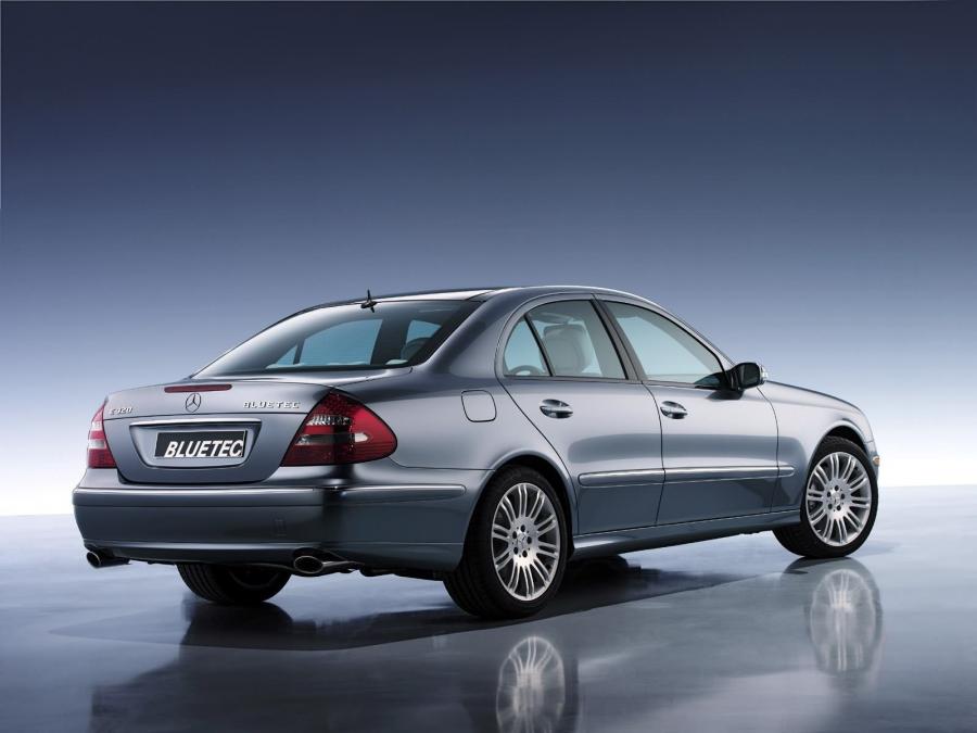  Mercedes-Benz E320 Vision BlueTEC concept 2006 года  (фото 11 из 12)